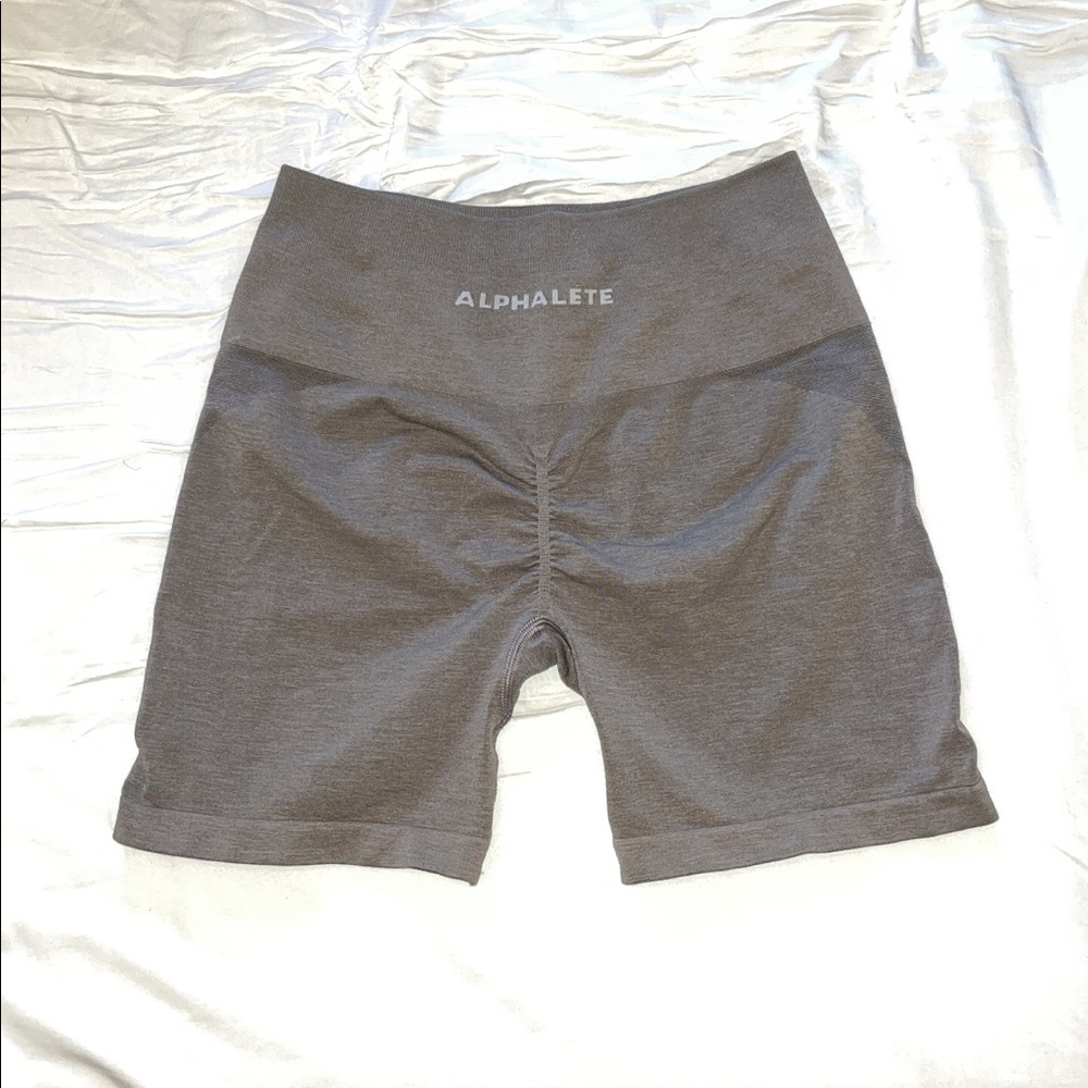 Alphalete Amplify short 4.5” in storm grey size medium